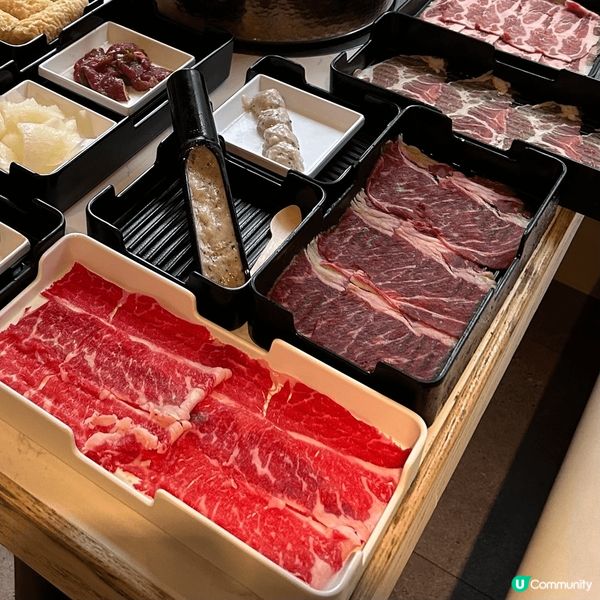 餐廳環境好闊落, 有19款唔同的養生湯底選擇, 適合不同口味...