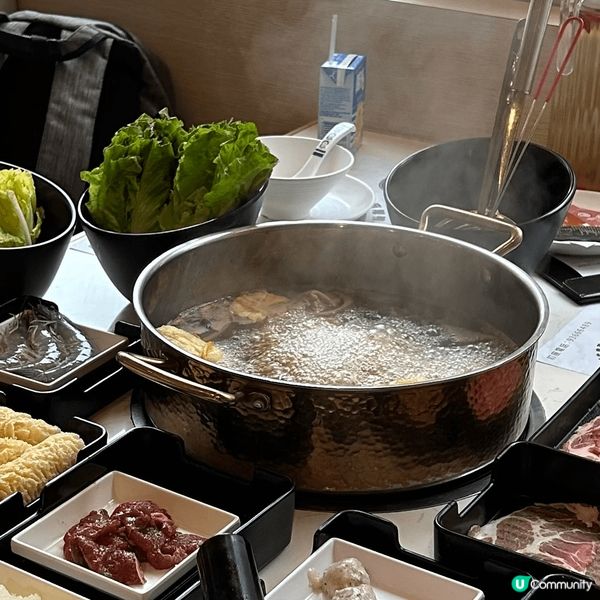 餐廳環境好闊落, 有19款唔同的養生湯底選擇, 適合不同口味...
