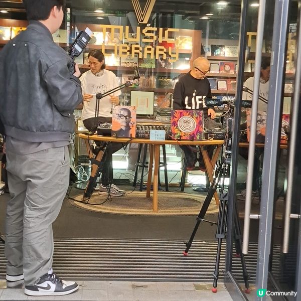 黃志淙出現在李惠利知專