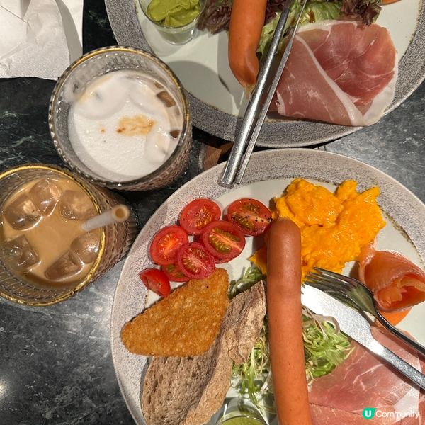 有巨型芝士腸嘅All Day Breakfast？