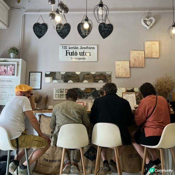 布達佩斯小店，能坐低是緣份☕️🇭🇺