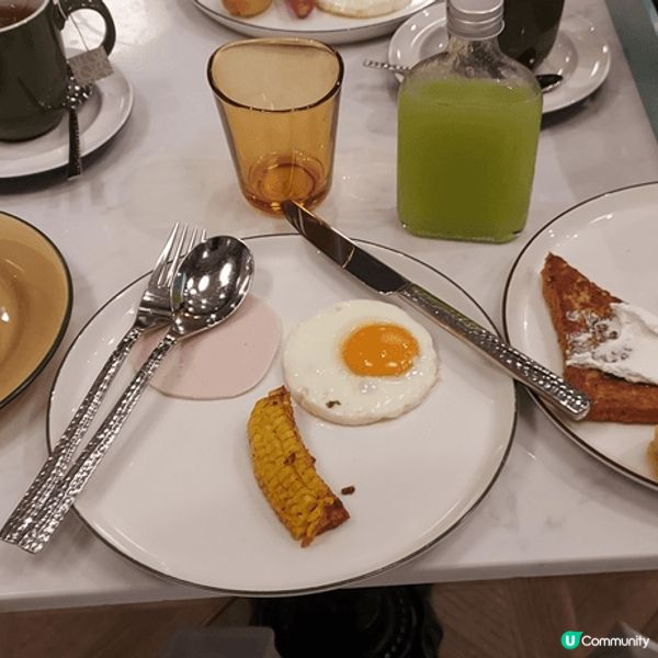 泰國曼谷之行, 攝於地震前一天, 泳池位於 Sindhorn...