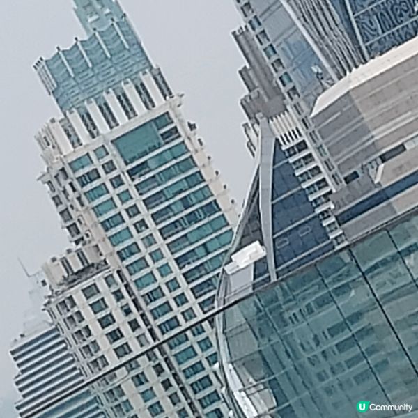 泰國曼谷之行, 攝於地震前一天, 泳池位於 Sindhorn...