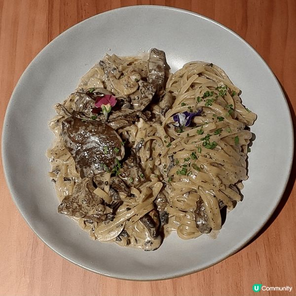 我哋去咗啟德Sogo度食意大利粉，叫咗芝士同蘑菇長通粉，口感...