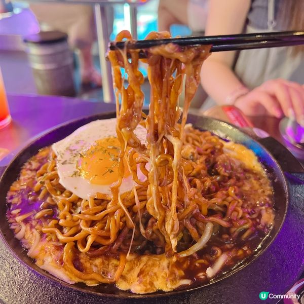 尖沙咀Y2K玩味風主題餐廳