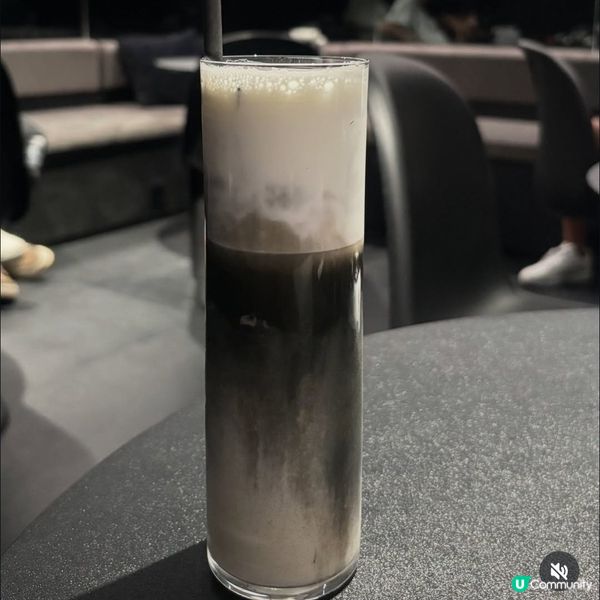 台中西區必去黑白風打卡Cafe🔥食物環境氣氛有驚喜🖤🤍