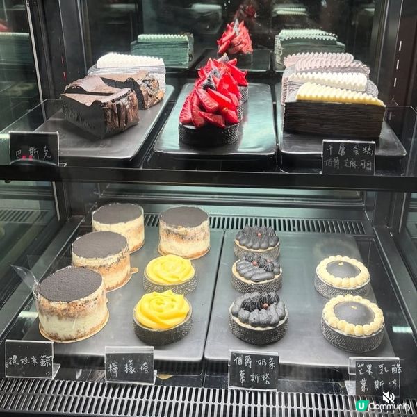 台中西區必去黑白風打卡Cafe🔥食物環境氣氛有驚喜🖤🤍