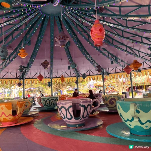 第一張相是在堅尼地城海傍拍的，那裏是內地遊客的拍照熱點非常人...