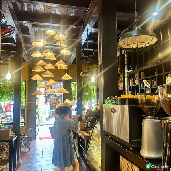 會安古鎮必去打卡cafe☕️ ，站在天台俯瞰會安古色古香景色🤩