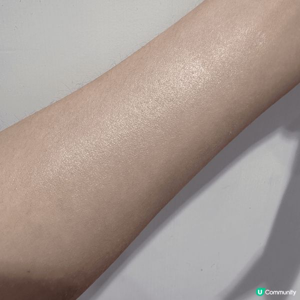 紫色base，稀身乳液質地，容易推開，但有點潤身，而家冬天就...