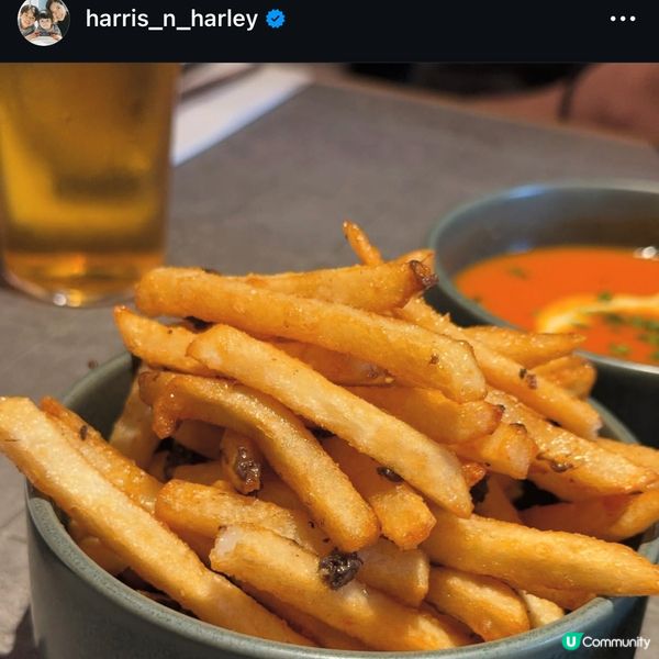 銅鑼灣新發現！🎧🎶 黑膠唱片主題餐廳，食嘢又打卡！🤩