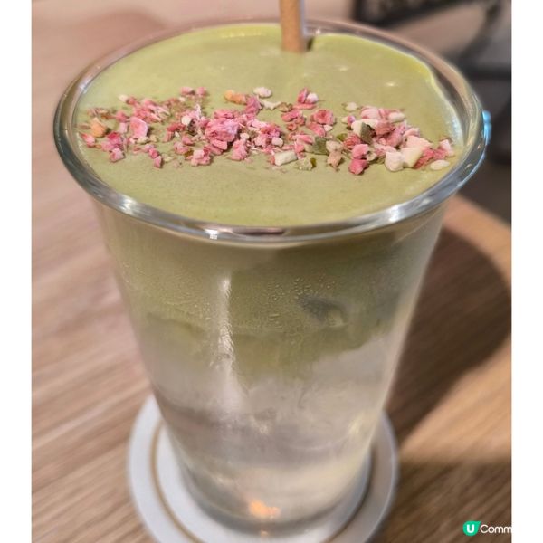 葵興KCC商場有一間cafe+樓上酒吧性格比高