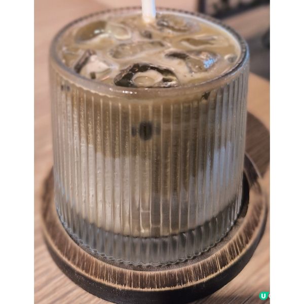 葵興KCC商場有一間cafe+樓上酒吧性格比高