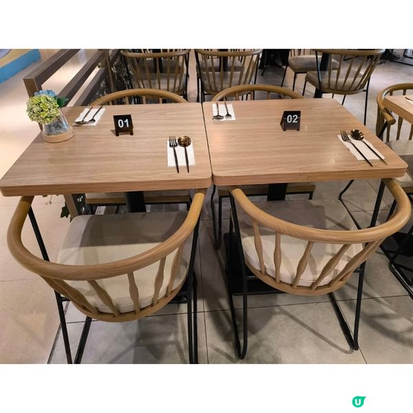 葵興KCC商場有一間cafe+樓上酒吧性格比高