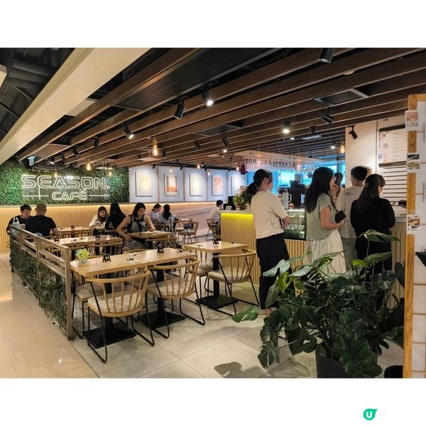 葵興KCC商場有一間cafe+樓上酒吧性格比高