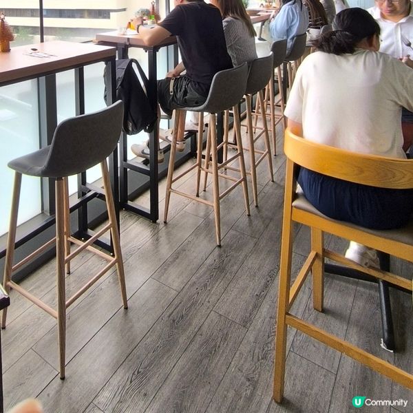 葵興KCC商場有一間cafe+樓上酒吧性格比高