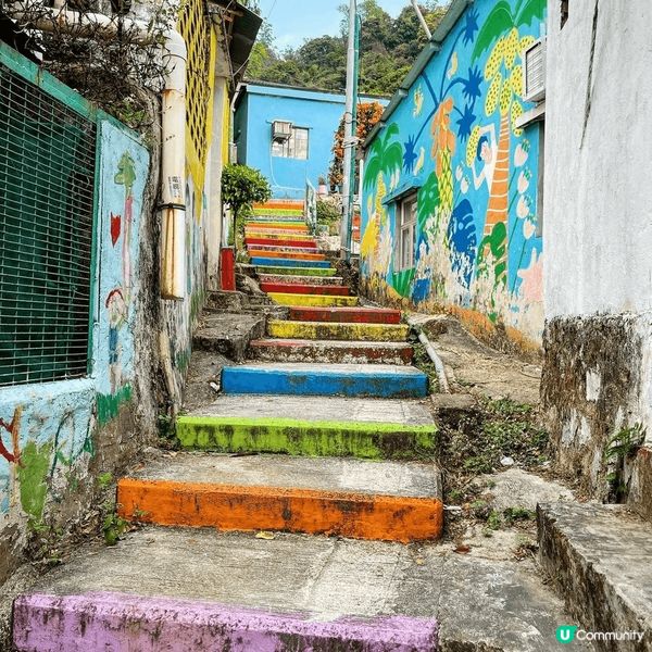 光板田村是大帽山腳的舊寮屋村落，村內有色彩繽紛的壁畫，壁畫的...