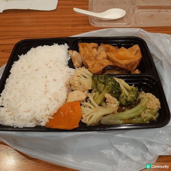 素食店外賣飯盒，味道不錯。