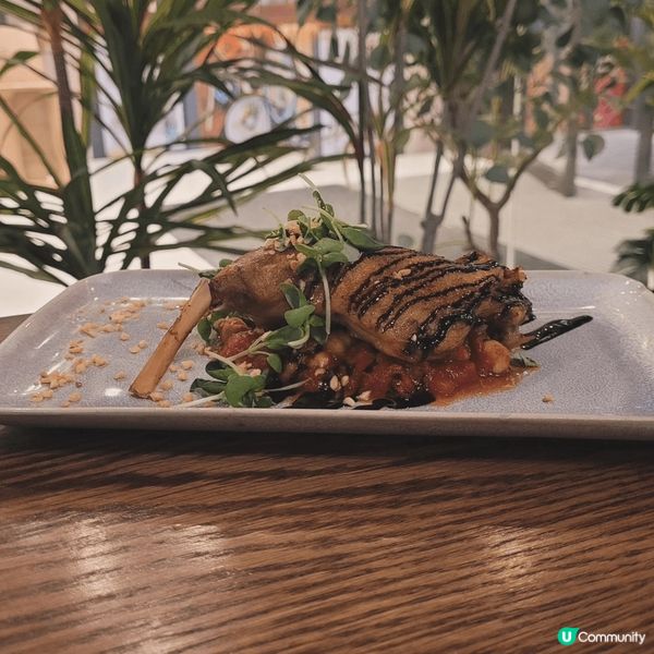 人氣西班牙餐廳，經常爆滿，記得提前 book 枱。餐廳有二人...