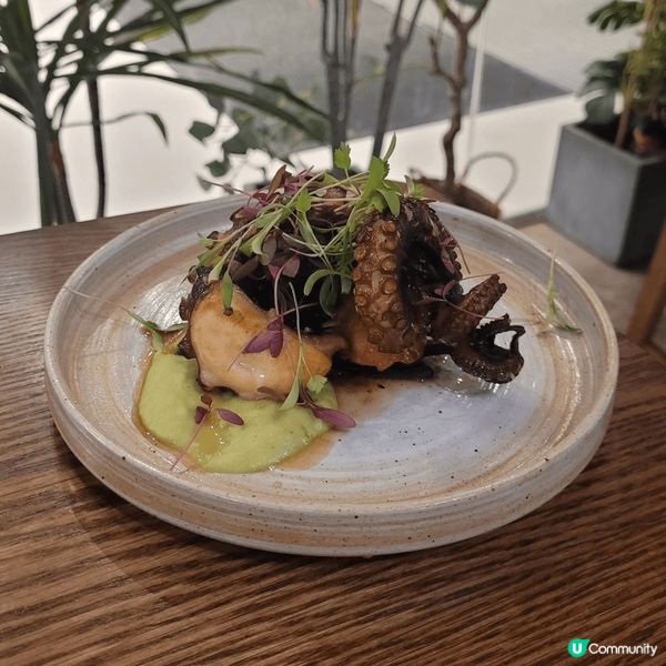 人氣西班牙餐廳，經常爆滿，記得提前 book 枱。餐廳有二人...