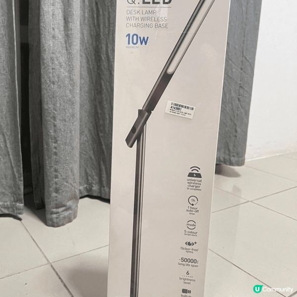 呢款枱燈集照明同無線充電功能於一身，柔和燈光可調節光度，睇書...