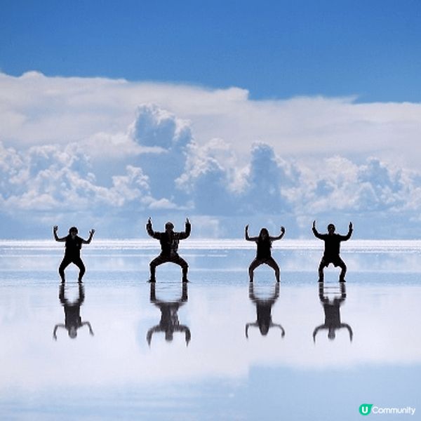 玻利維亞烏尤尼鹽沼，望落去係一望無際嘅白色地面，每逢雨季都會...