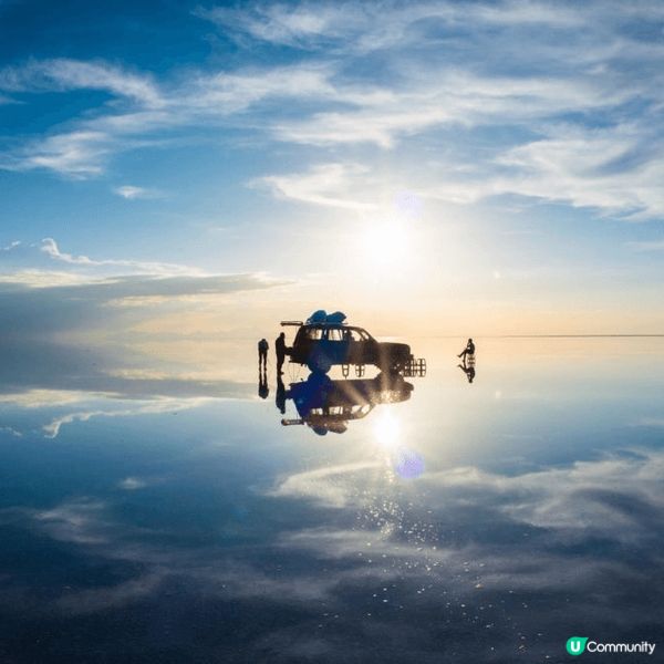 玻利維亞烏尤尼鹽沼，望落去係一望無際嘅白色地面，每逢雨季都會...