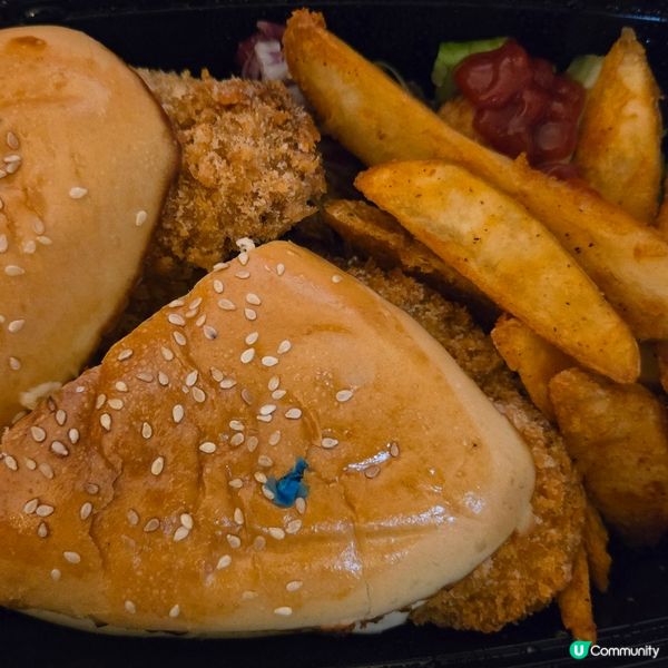 富華冰室香脆魚柳包配薯角😋