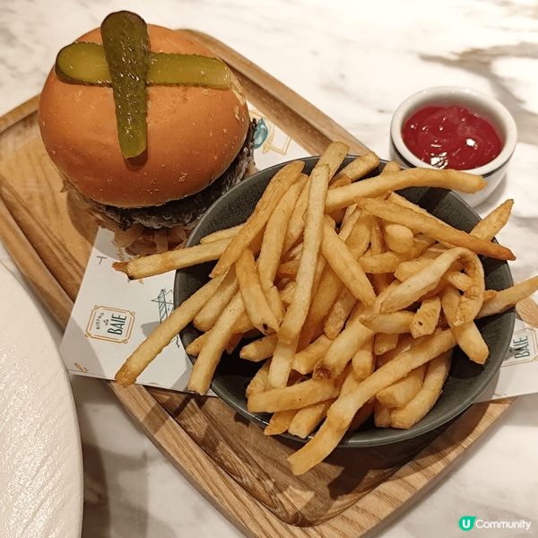 香港其實亦有很多地方有很好的港式美食，如九龍塘南山村，將軍澳...