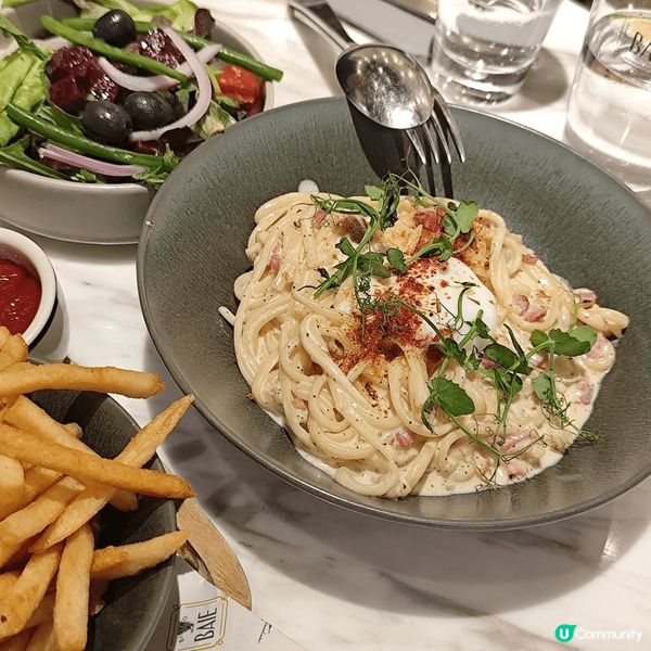 香港其實亦有很多地方有很好的港式美食，如九龍塘南山村，將軍澳...