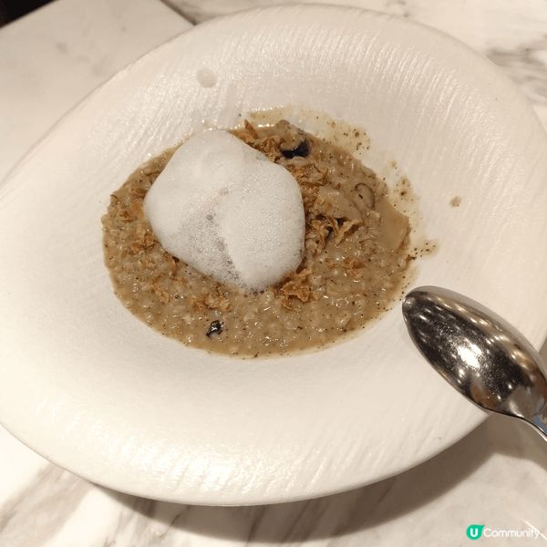 香港其實亦有很多地方有很好的港式美食，如九龍塘南山村，將軍澳...