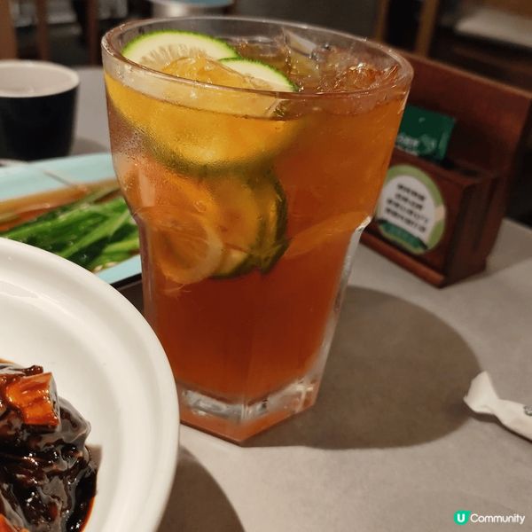 香港其實亦有很多地方有很好的港式美食，如九龍塘南山村，將軍澳...