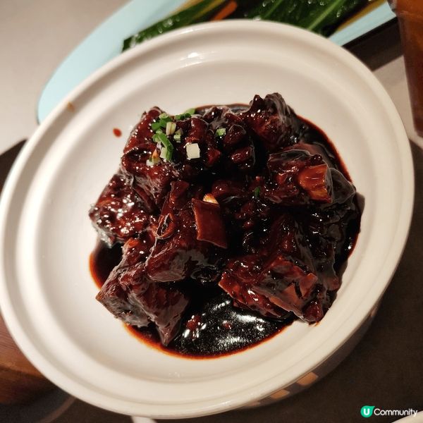 香港其實亦有很多地方有很好的港式美食，如九龍塘南山村，將軍澳...