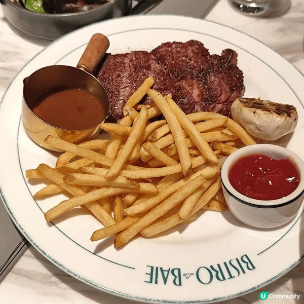 香港其實亦有很多地方有很好的港式美食，如九龍塘南山村，將軍澳...