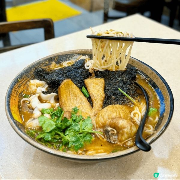 染完髮已經好夜，勁肚餓，無意中發現咗附近有間都幾多好評嘅小窩...