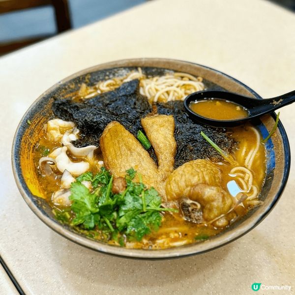 染完髮已經好夜，勁肚餓，無意中發現咗附近有間都幾多好評嘅小窩...