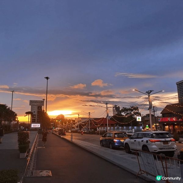 喺曼谷見到嘅日落真係靚得太過份！🌅 搞到我忍唔住停低腳步，享...