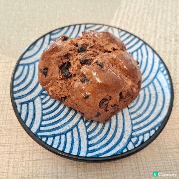 路過佐敦嘉多娜餅店，打算買開心果燒餅，剛好遇到開心果流心撻出...