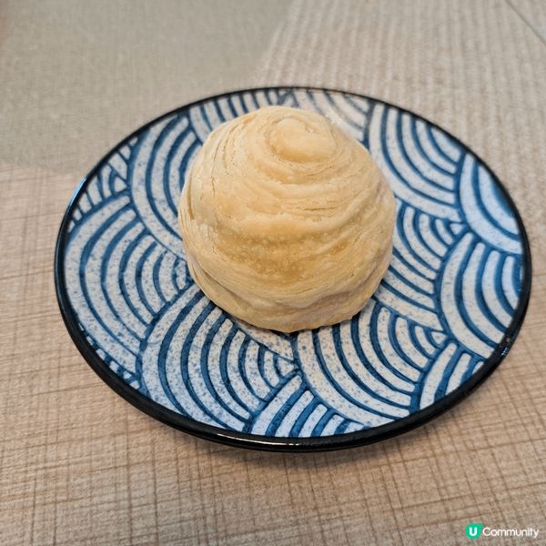 路過佐敦嘉多娜餅店，打算買開心果燒餅，剛好遇到開心果流心撻出...