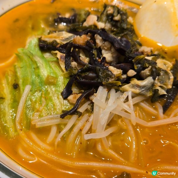 炸豬扒酸酸辣辣米線