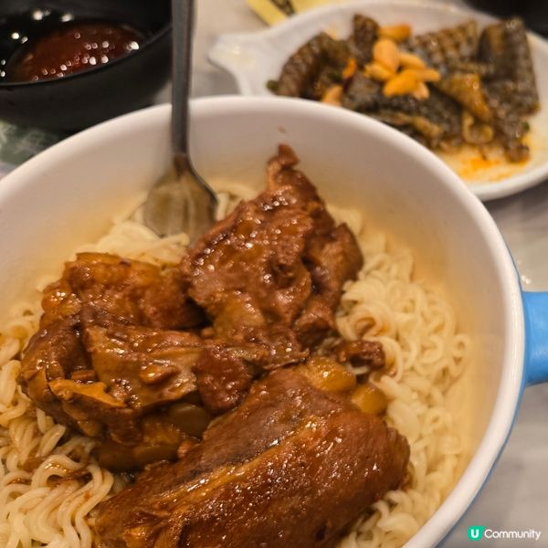 豬軟骨撈公仔麵配豬肉丸紫菜湯