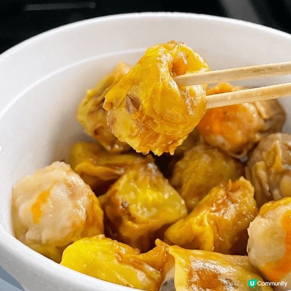 炸燒賣即叫即炸，外脆內軟，入面煙煙韌韌，口感特別，越食越滋味...