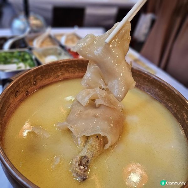 濃郁滋味原隻雞煲花膠湯