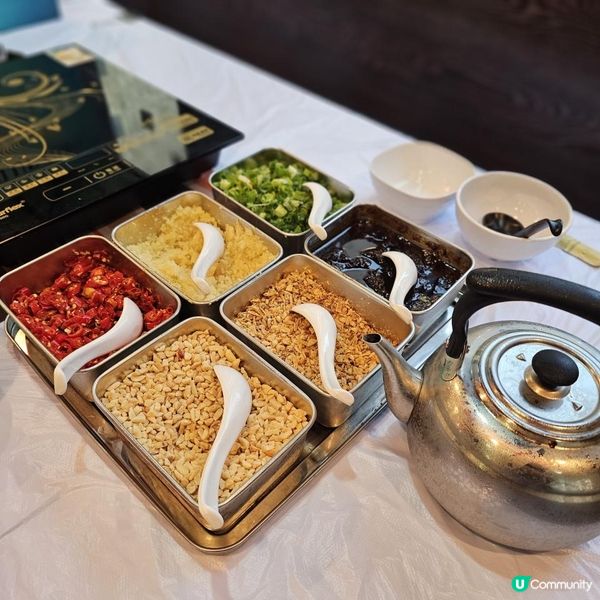 濃郁滋味原隻雞煲花膠湯