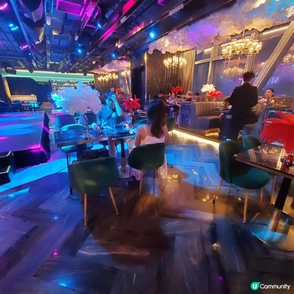 銅鑼灣多元化表演餐廳十八夢