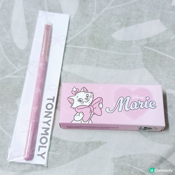 1.  粉紅控必入！💖 聯乘眼影套裝！✨ 靚到爆！😍