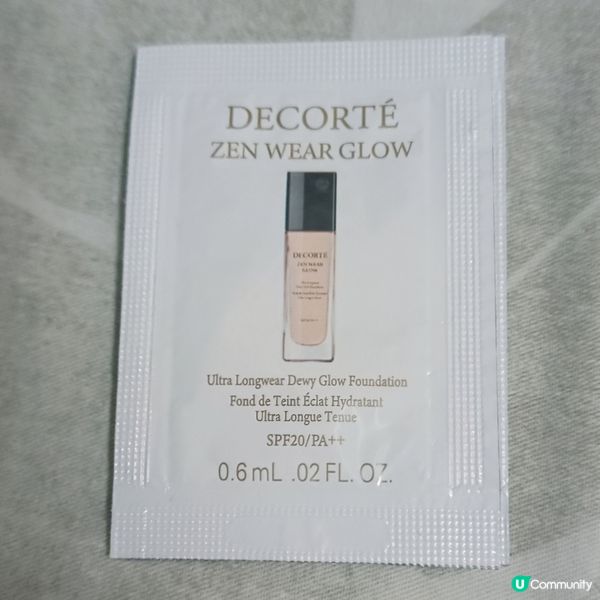 潤澤光感粉底液✨打造自然光澤肌！🤩