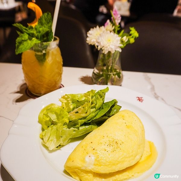 位於中環擺花街的新法式小餐館LALA,由Louise前行政總...