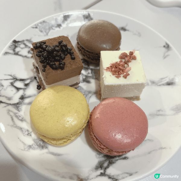 Fast Gourmet 海鮮塔，流心牛角包，環境休閒，食物...