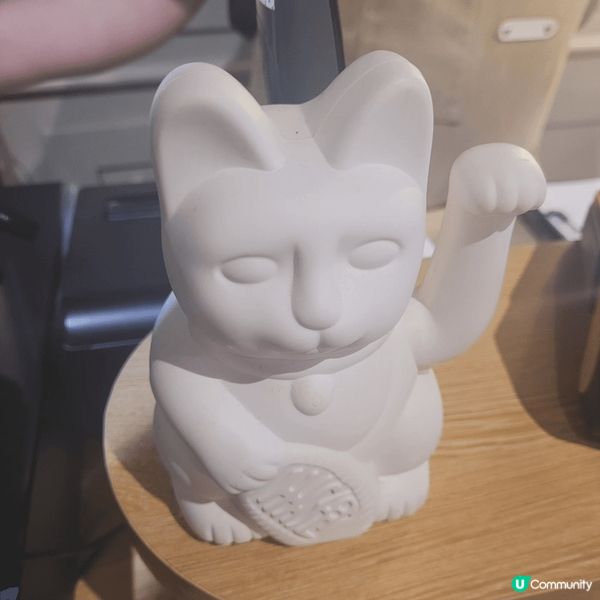 人氣工廈西餐廳，係觀塘成業工業大廈，估唔到入到嚟裝修幾靚，坐...